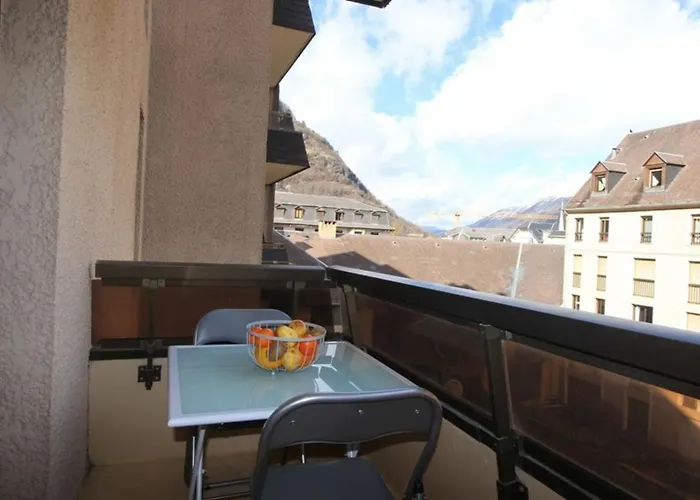 T2 Bis Au Pied Du Telecabine, Balcon, Garage, Centre-ville De Luchon - Fr-1-313-160 Apartment